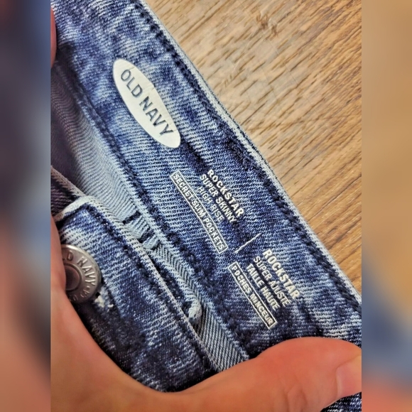 Old Navy Rockstar super skinny jeans - Picture 4 of 10